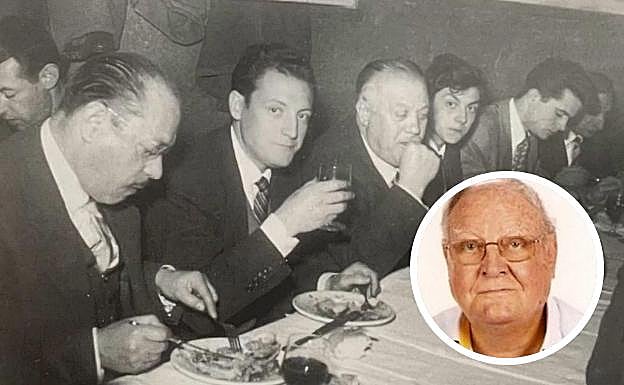 Luis Sánchez-Marcos, segundo por la izquierda, junto a su padre (tercero por la izquierda) y otros miembros de la familia y la empresa.