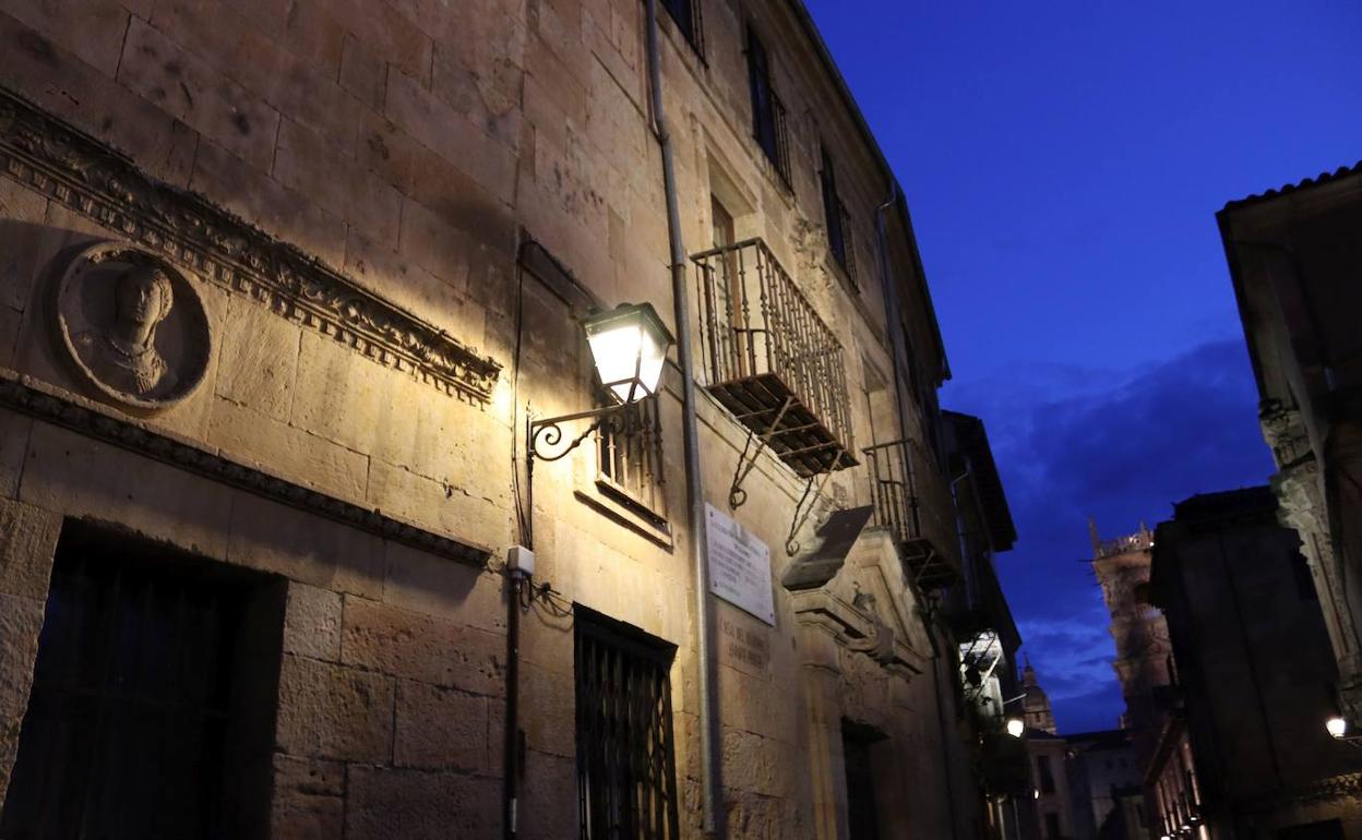 Fachada de la Casa de las Muertes en Salamanca. 