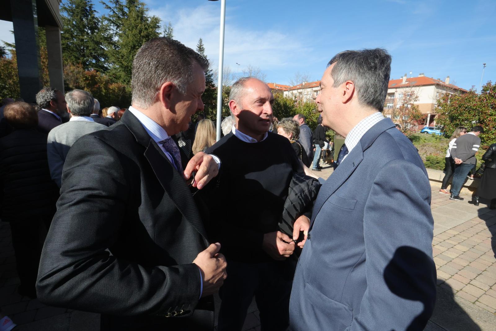 Multitudinario adiós a Ángel Basas y su hijo Carlos en Salamanca