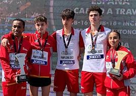 Los cinco representantes salmantinos con la selección regional.