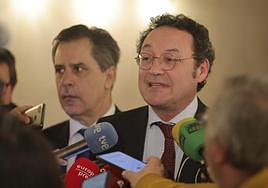 El fiscal general del Estado atiendo a los medios durante su visita a Salamanca.
