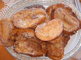 Imagen de archivo de un plato de torrijas.