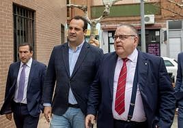 El consejero de Sanidad de la Junta de Castilla y León, Alejandro Vázquez, visita el centro de salud de Santa Marta de Tormes.