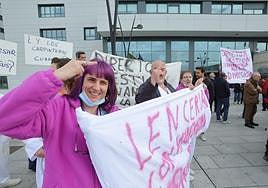 La manifestación de los servicios de mantenimiento en el Hospital de Salamanca.