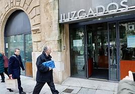 Entrada de la defensa del PP a los juzgados de Salamanca.