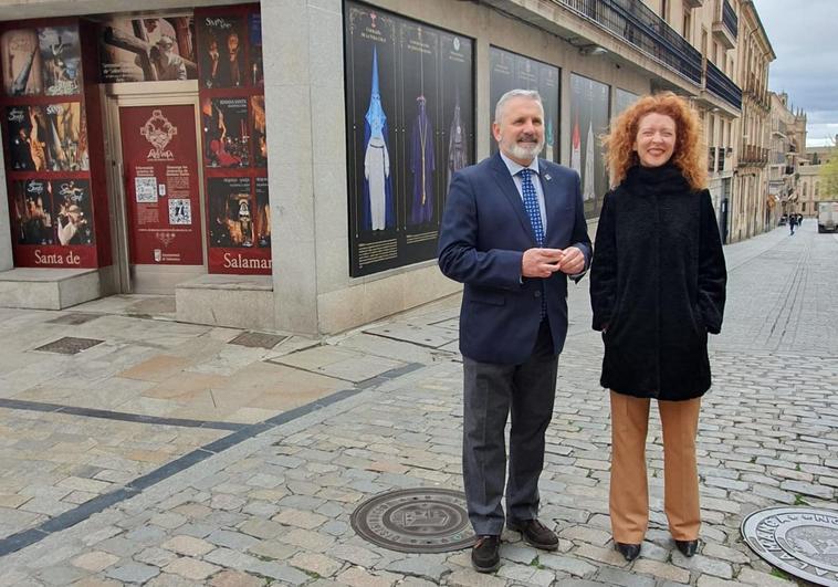 Salamanca promociona la Semana Santa con vinilos en diferentes espacios de la ciudad