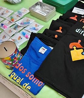 Imagen secundaria 2 - Cientos de salmantinos se conciencian de la realidad de las personas con autismo