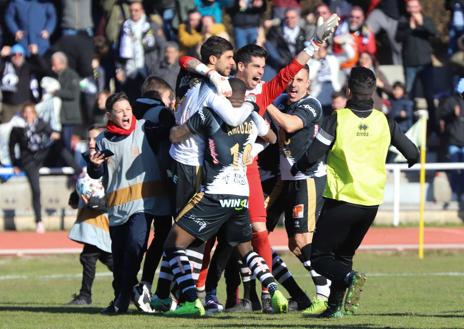 Imagen secundaria 1 - Así celebró Unionistas el pase en la Copa del Rey ante el Dépor en enero de 2020. 