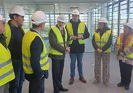 deLa legada del Gobierno en Castilla y León, Virginia Barcones, en su visita a las obras del cuartel de Santa Marta.