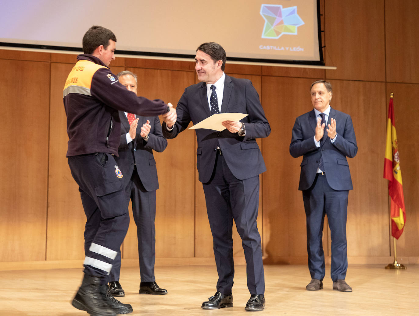 Imagen secundaria 2 - La Junta aplaude la actuación en situaciones de riesgo con las Medallas de Proteción Ciudadana