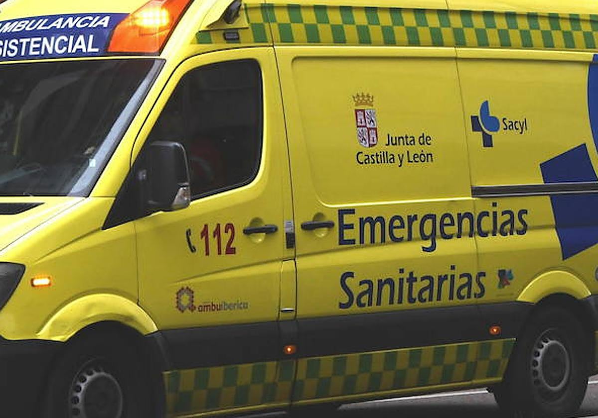 Imagen de archivo de una ambulancia de Sacyl.