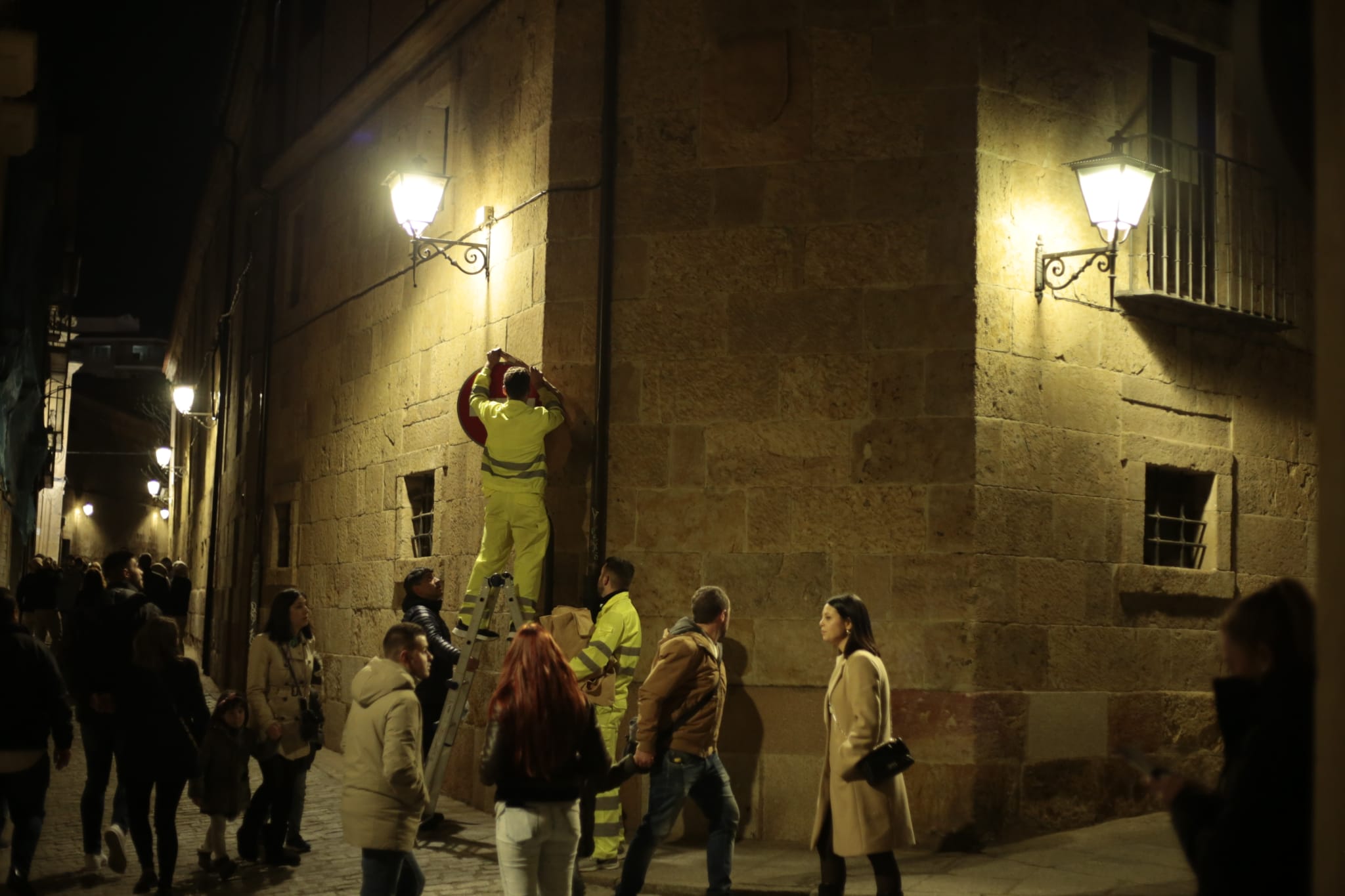 Una silenciosa y concurrida procesión del Cristo de la Humildad marca el Sábado de Pasión