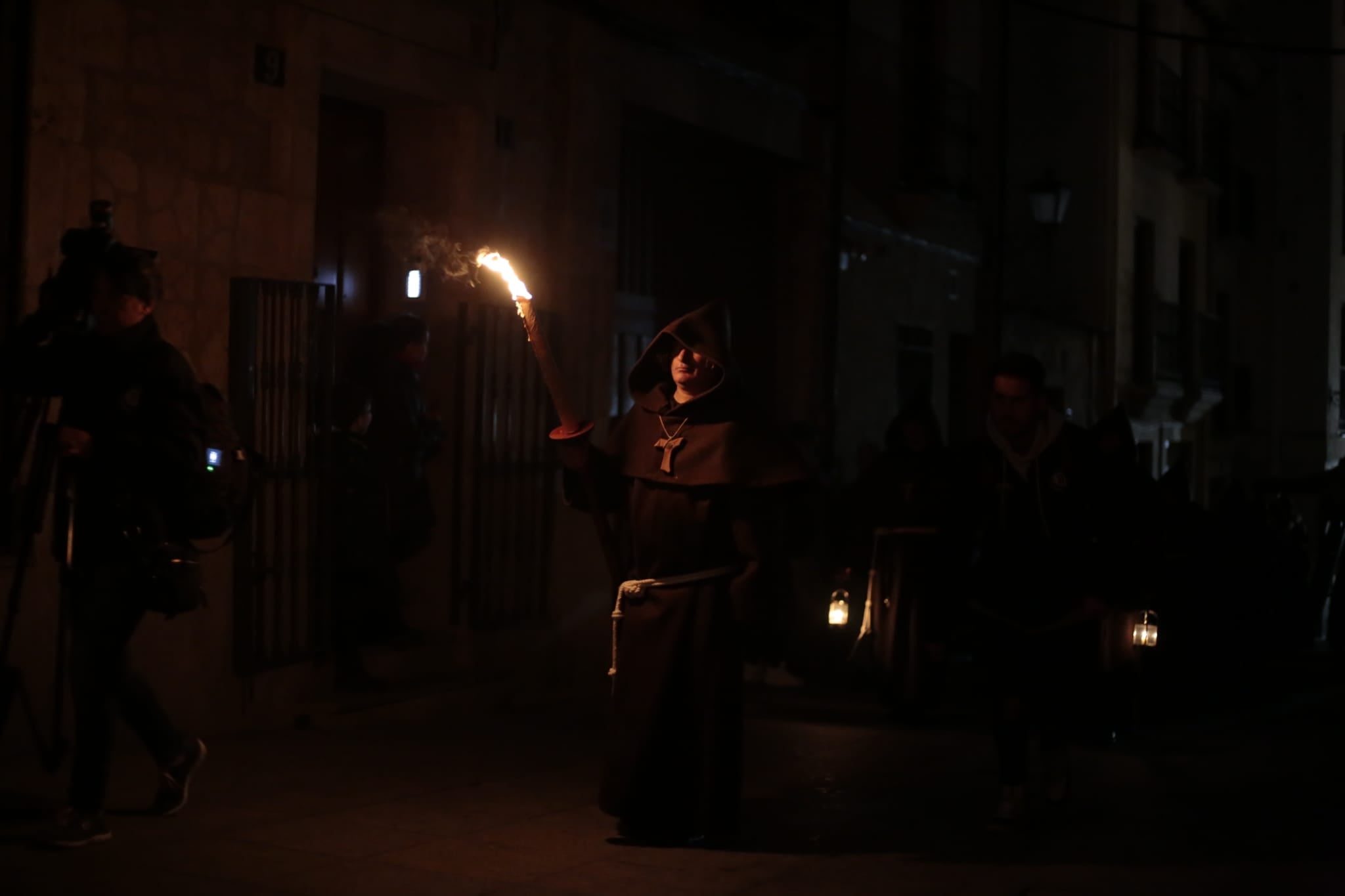 Una silenciosa y concurrida procesión del Cristo de la Humildad marca el Sábado de Pasión