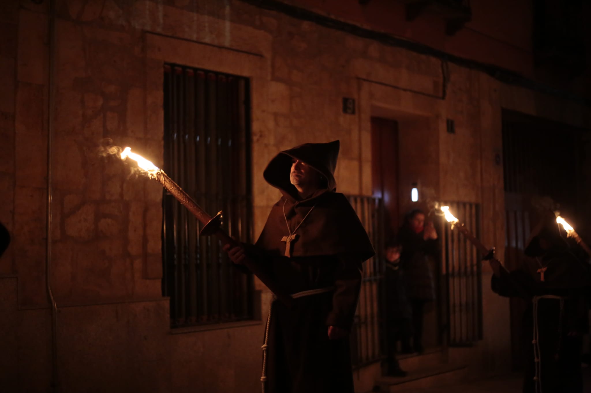 Una silenciosa y concurrida procesión del Cristo de la Humildad marca el Sábado de Pasión