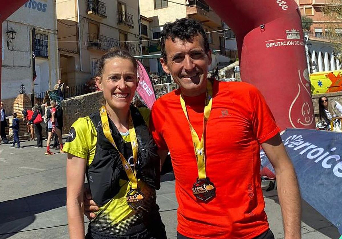 Miguel Heras, junto a la ganadora de la categoría femenina.