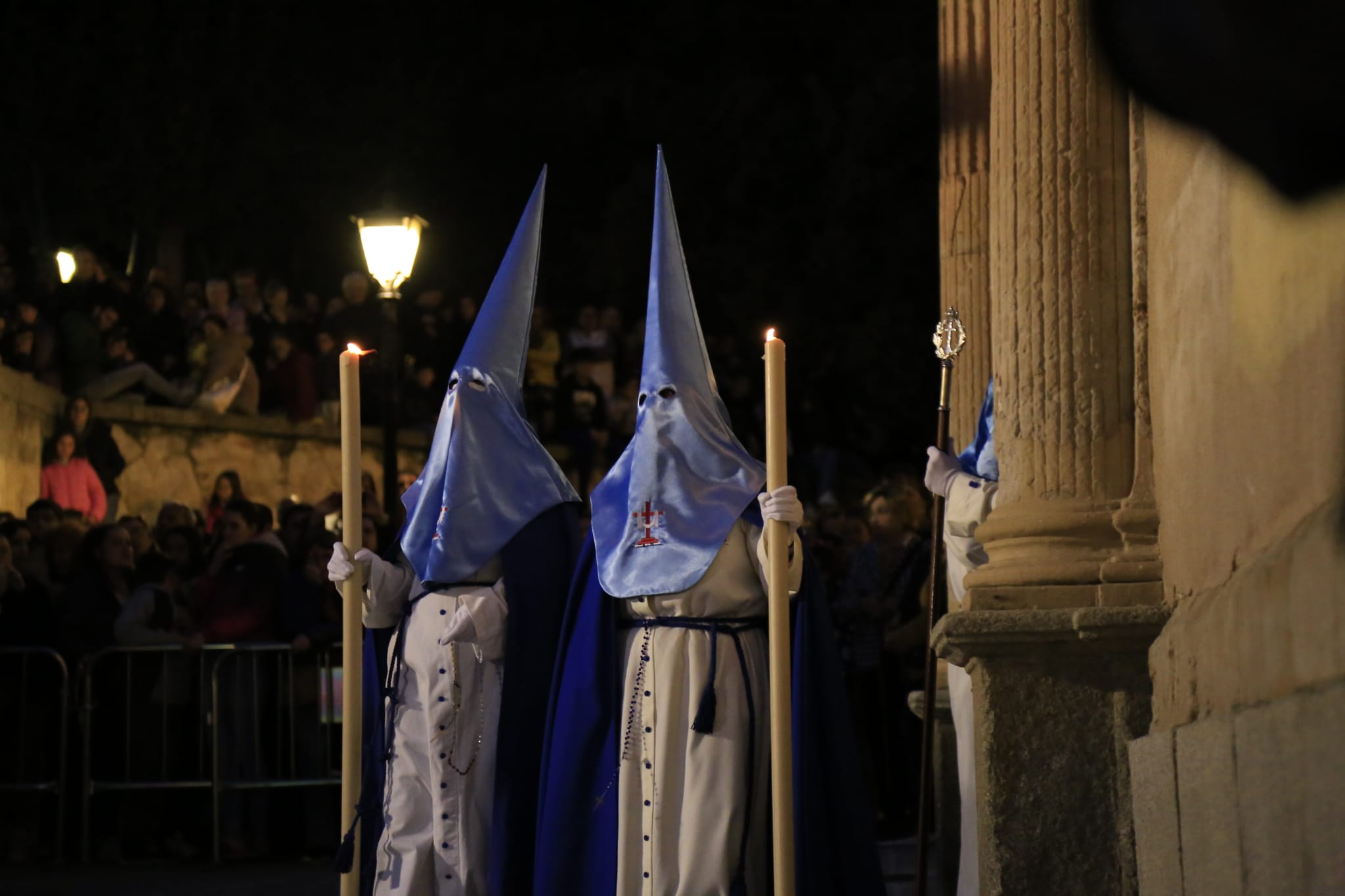 El Cristo de los Doctrinos tiñe la noche de fe y silencio