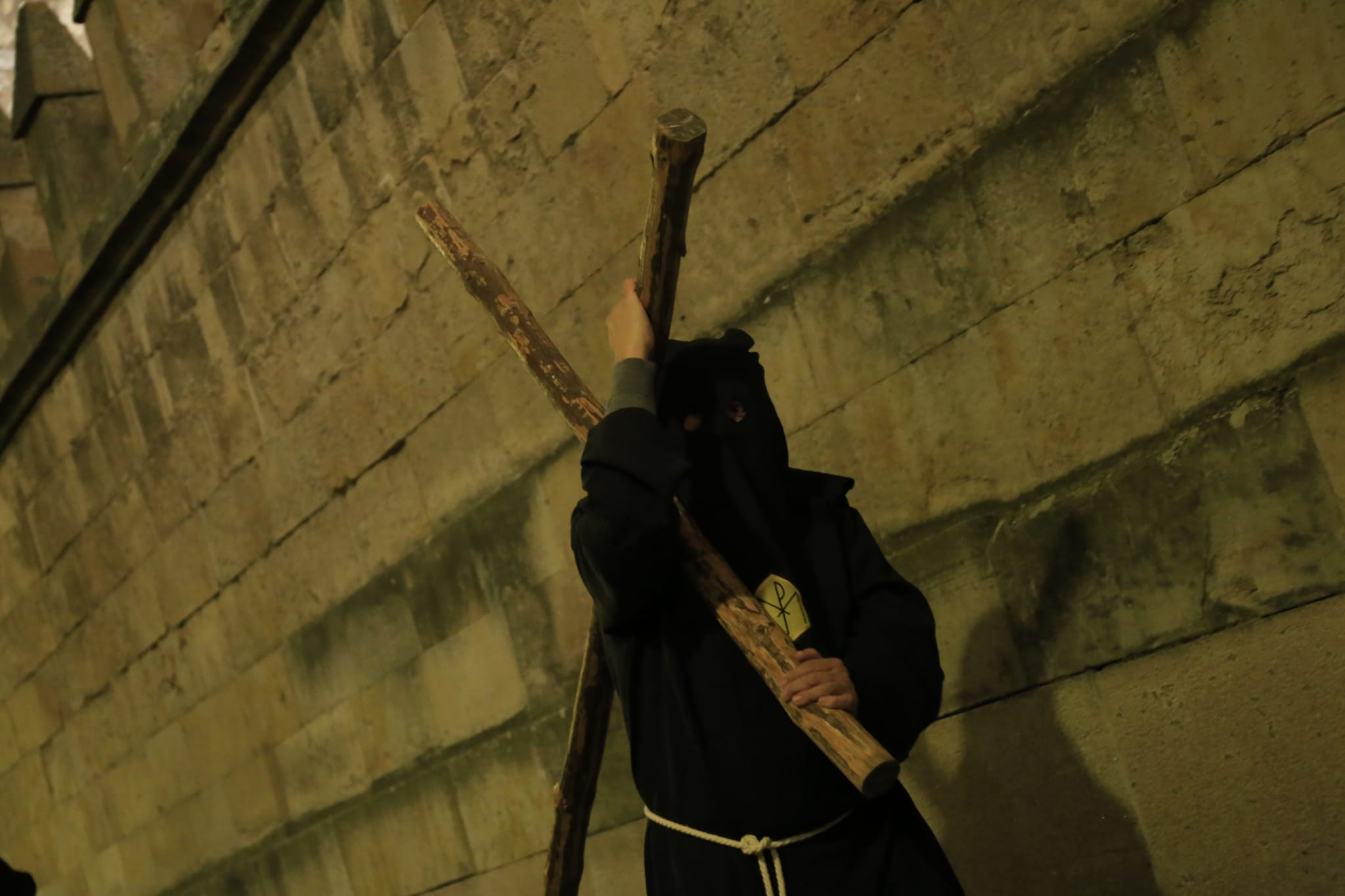 La Universitaria irradia fe y devoción en silencio con su Cristo de la Luz