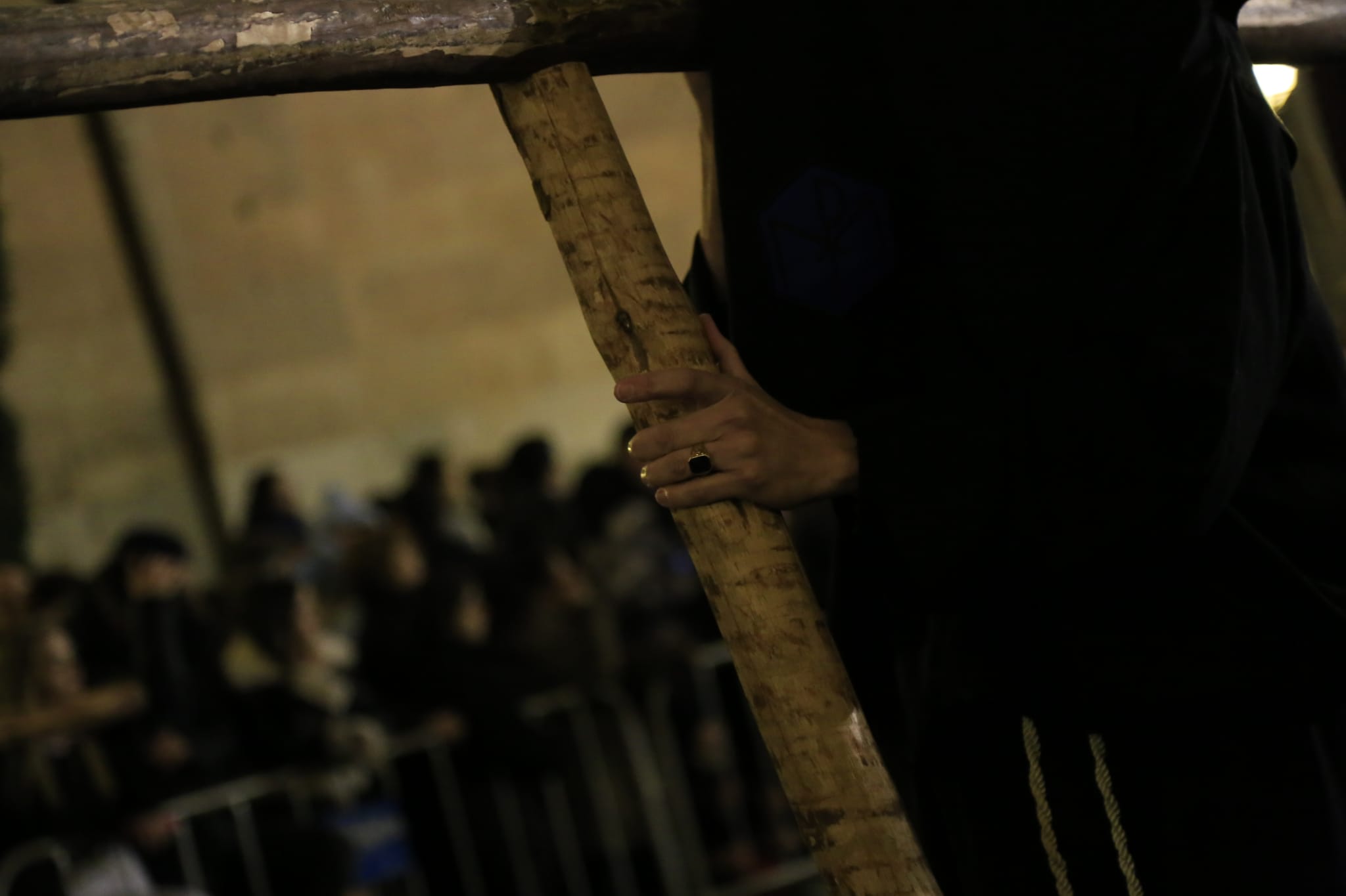 La Universitaria irradia fe y devoción en silencio con su Cristo de la Luz