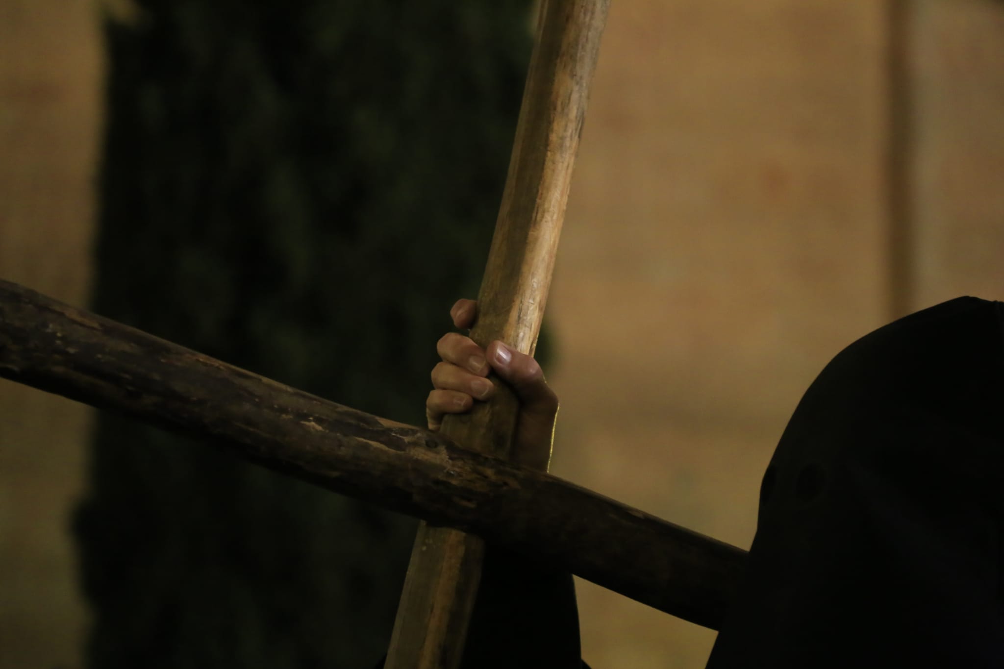 La Universitaria irradia fe y devoción en silencio con su Cristo de la Luz