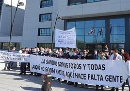 Concentración de los trabajadores de mantenimiento del Hospital.