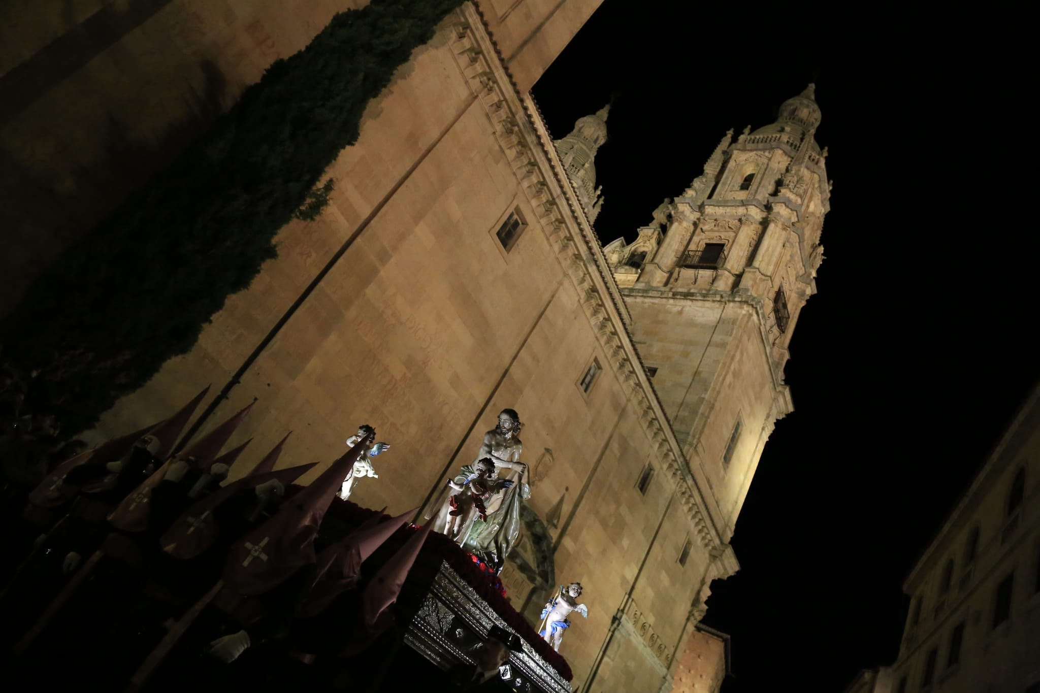 La solemnidad de Jesús Flagelado envuelve la noche de Salamanca