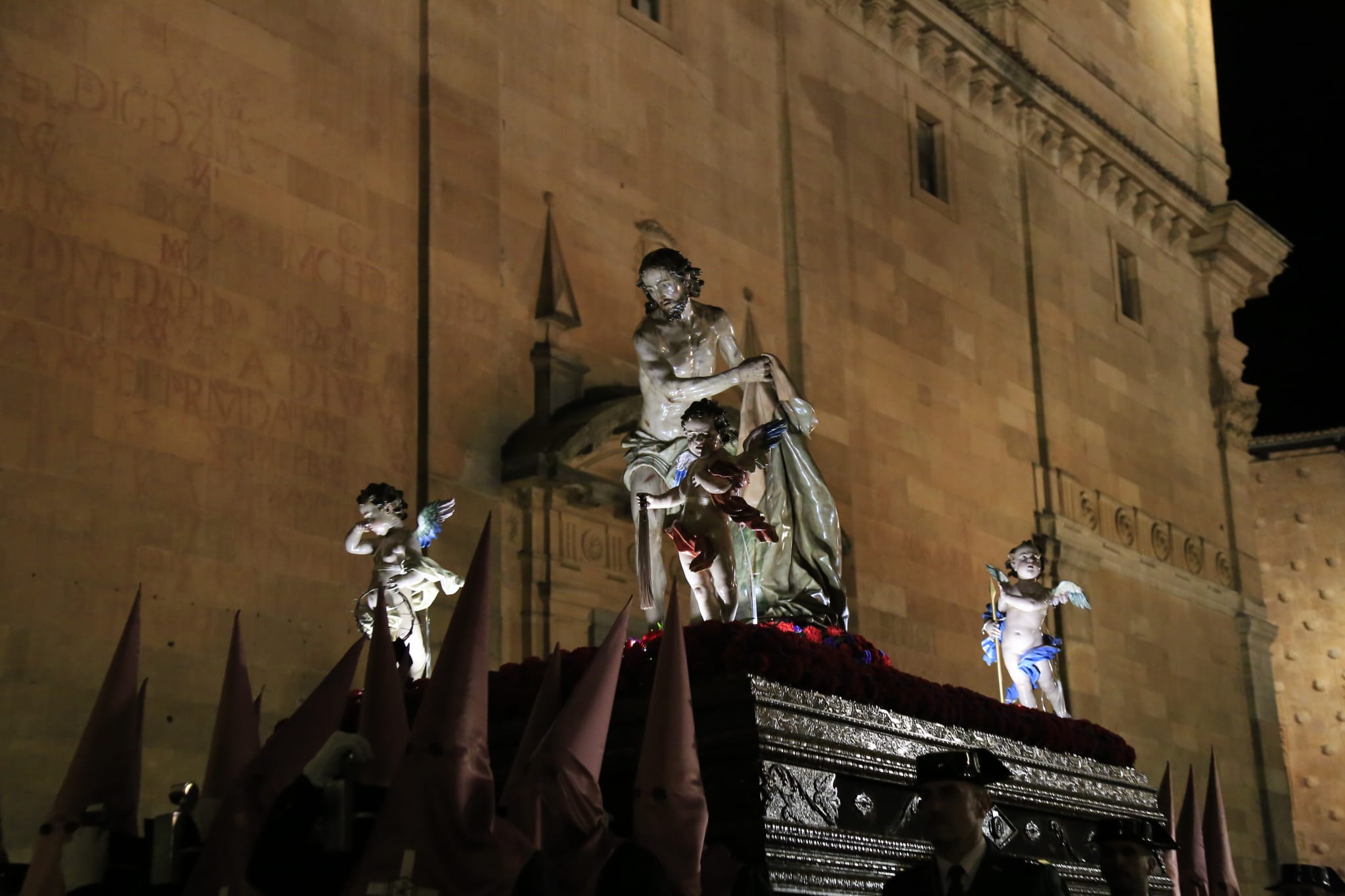 La solemnidad de Jesús Flagelado envuelve la noche de Salamanca