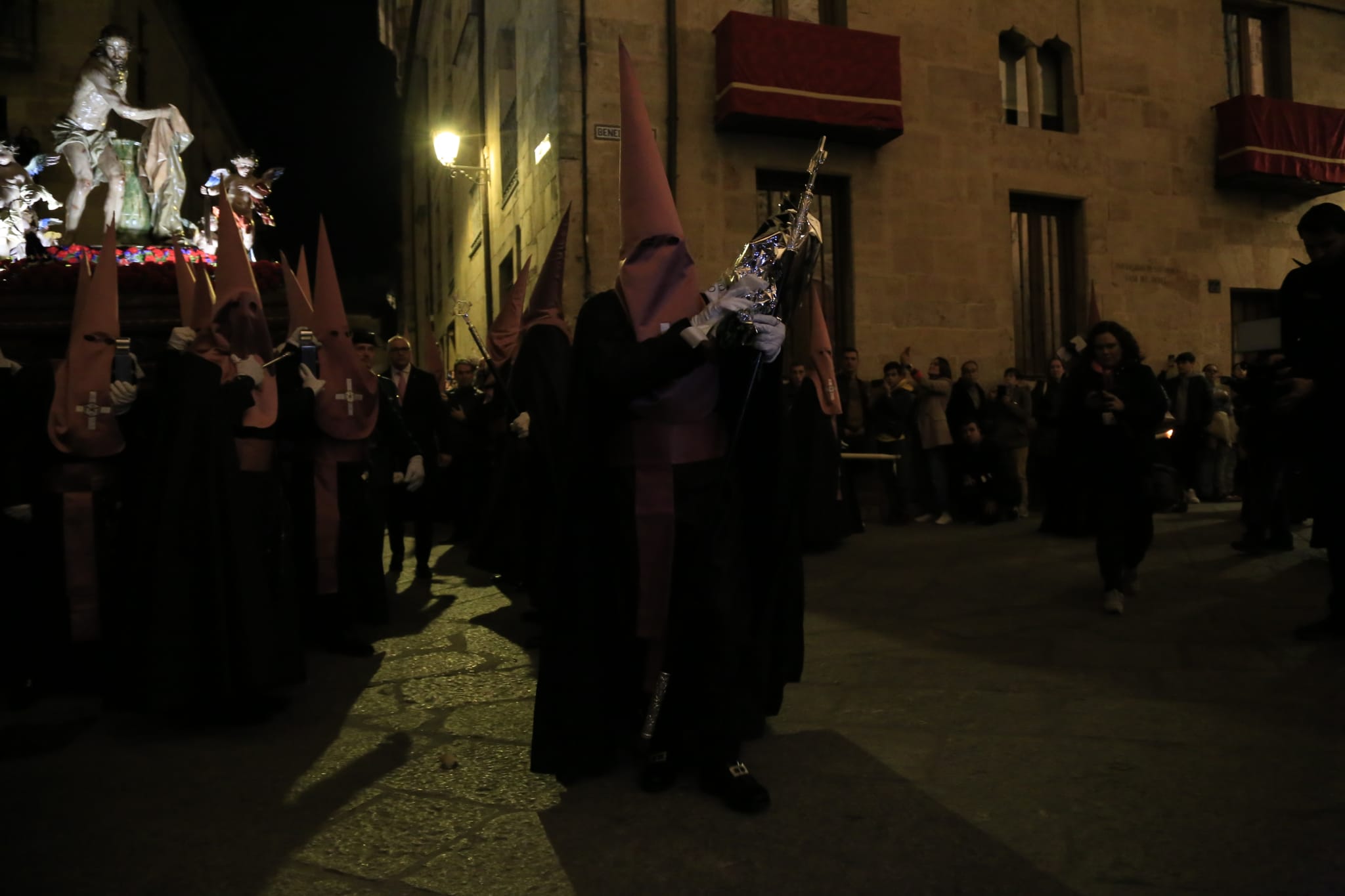 La solemnidad de Jesús Flagelado envuelve la noche de Salamanca