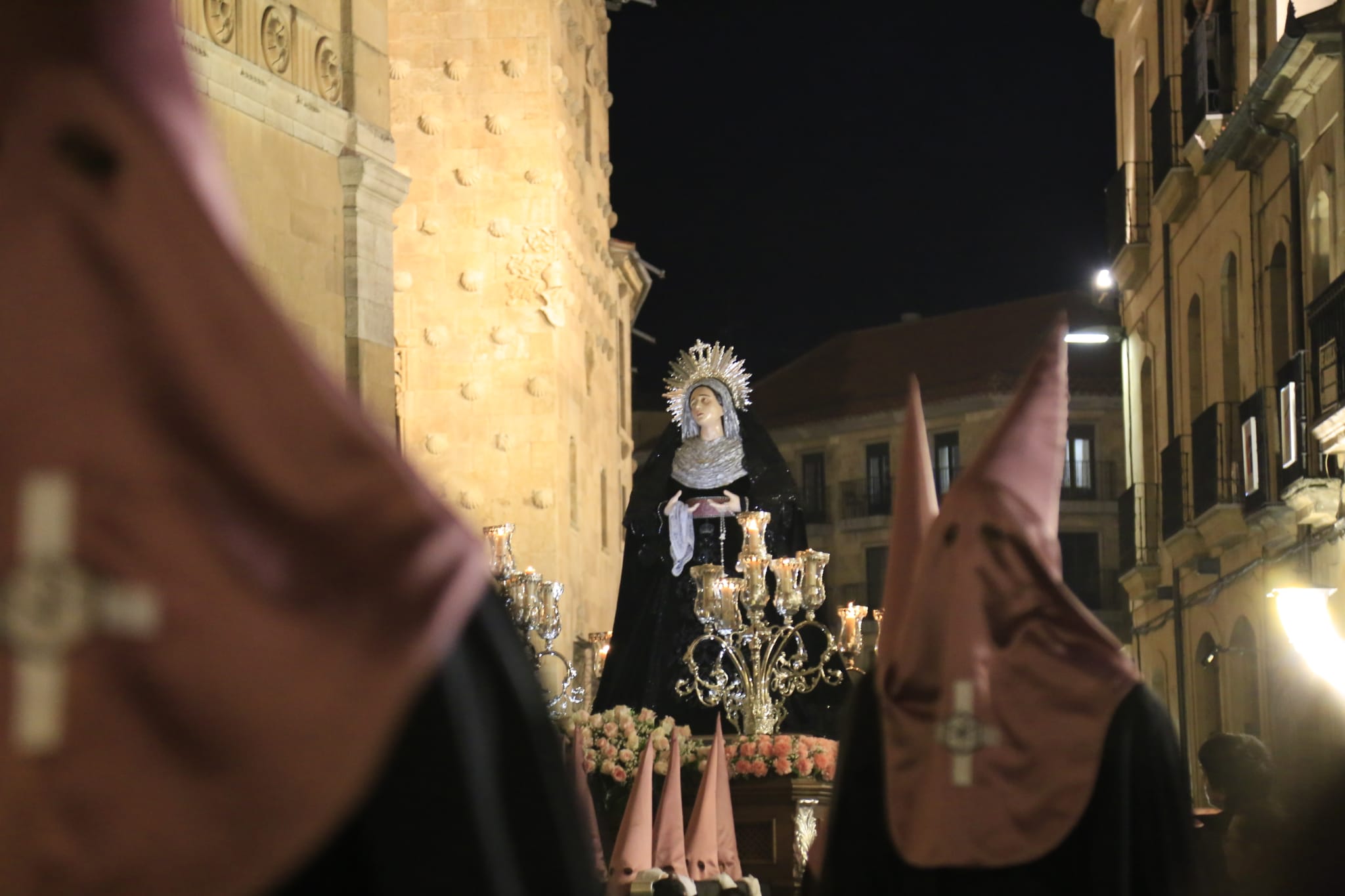 La solemnidad de Jesús Flagelado envuelve la noche de Salamanca