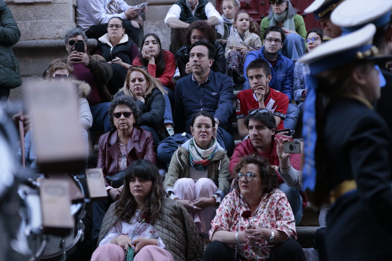 La Hermandad del Vía Crucis acerca la fe a los enfermos del Hospital de la Santísima Trinidad