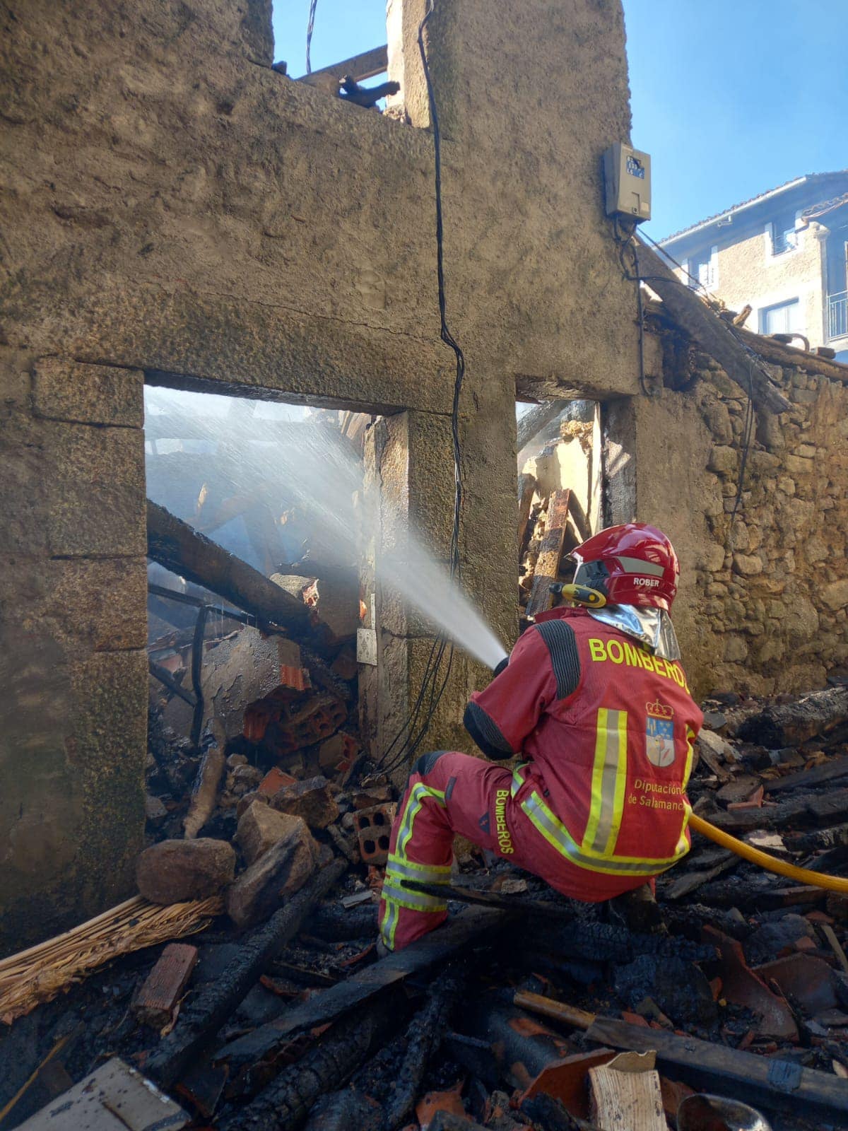 Extinguido el voraz fuego de La Alberca