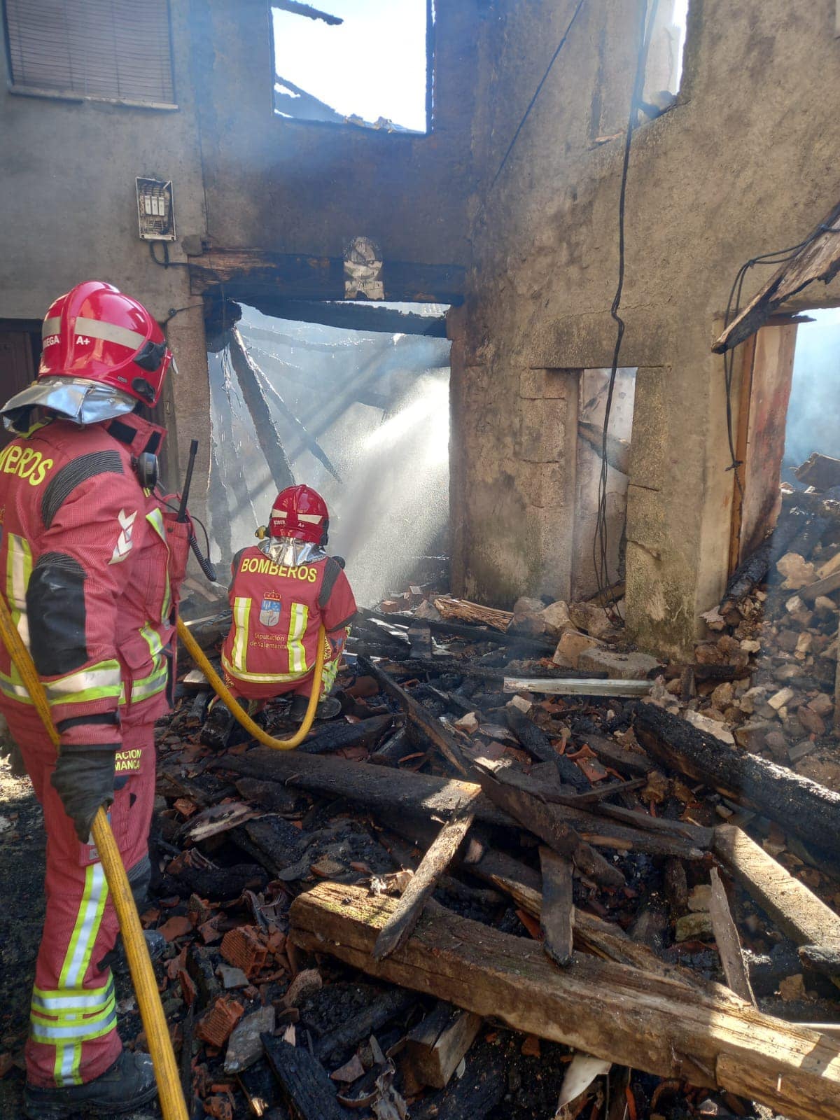 Extinguido el voraz fuego de La Alberca