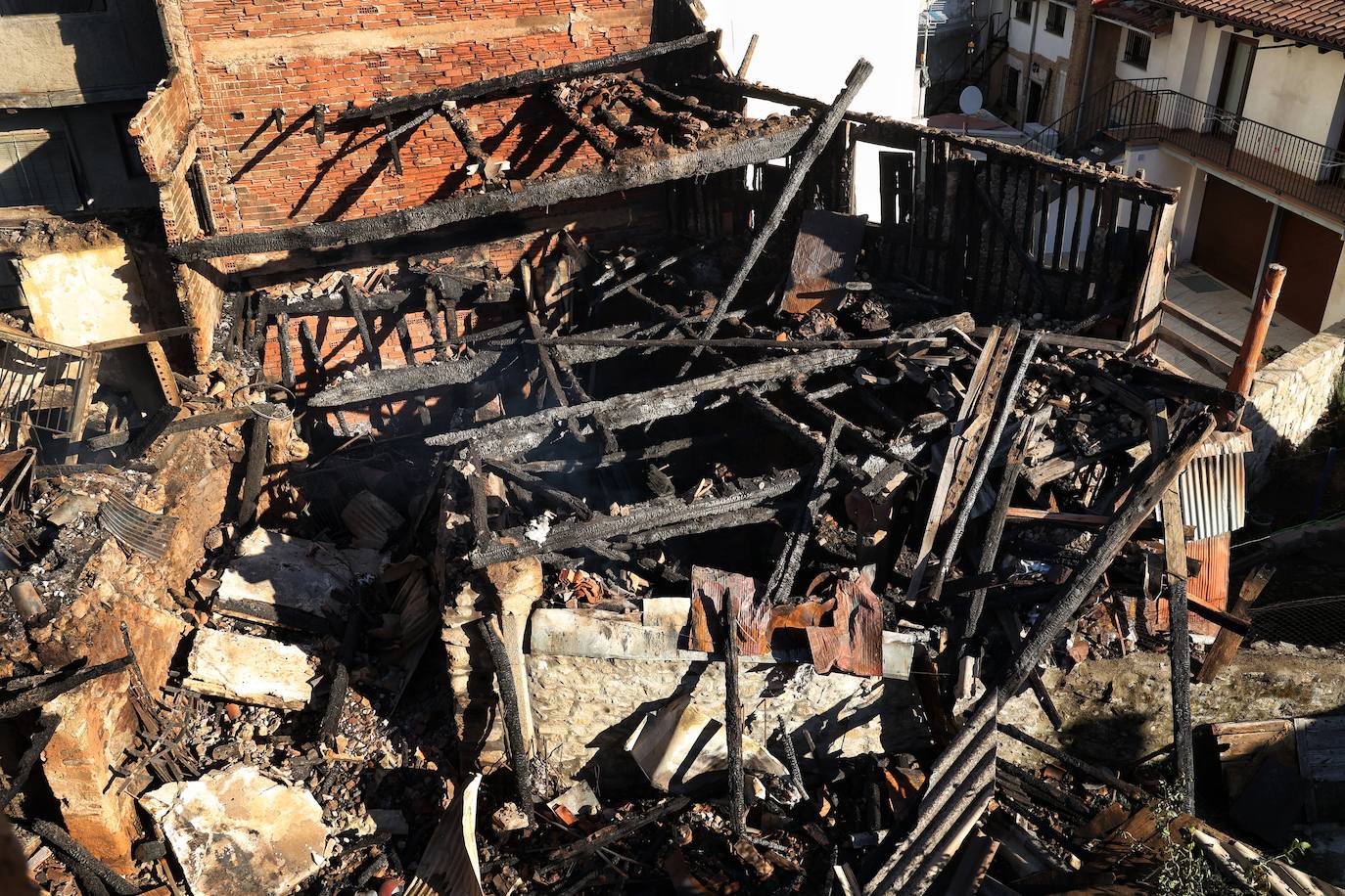 Extinguido el voraz fuego de La Alberca