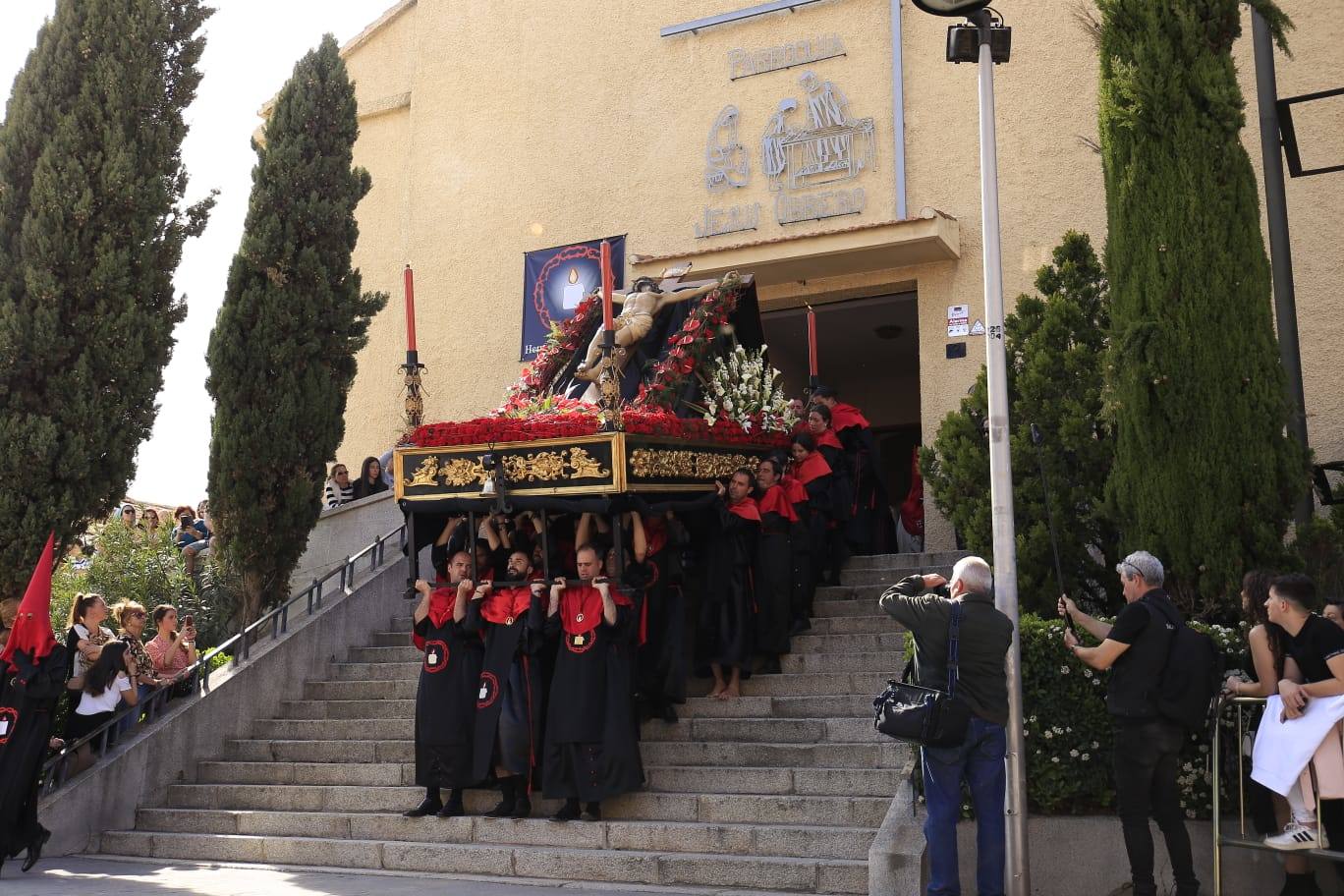 La Hermandad del Silencio recorre Salamanca en un multitudinario Sábado Santo
