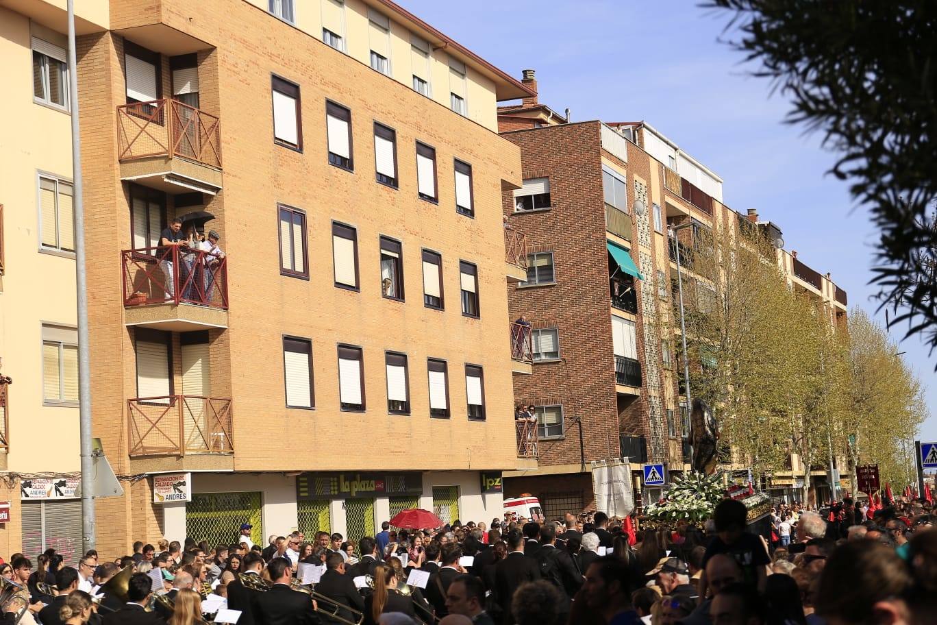 La Hermandad del Silencio recorre Salamanca en un multitudinario Sábado Santo