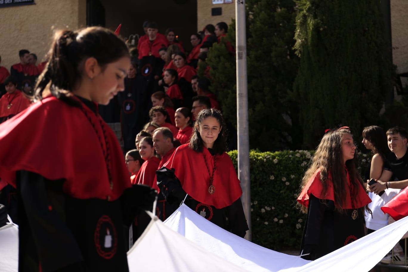 La Hermandad del Silencio recorre Salamanca en un multitudinario Sábado Santo