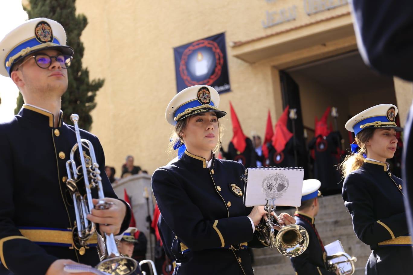 La Hermandad del Silencio recorre Salamanca en un multitudinario Sábado Santo
