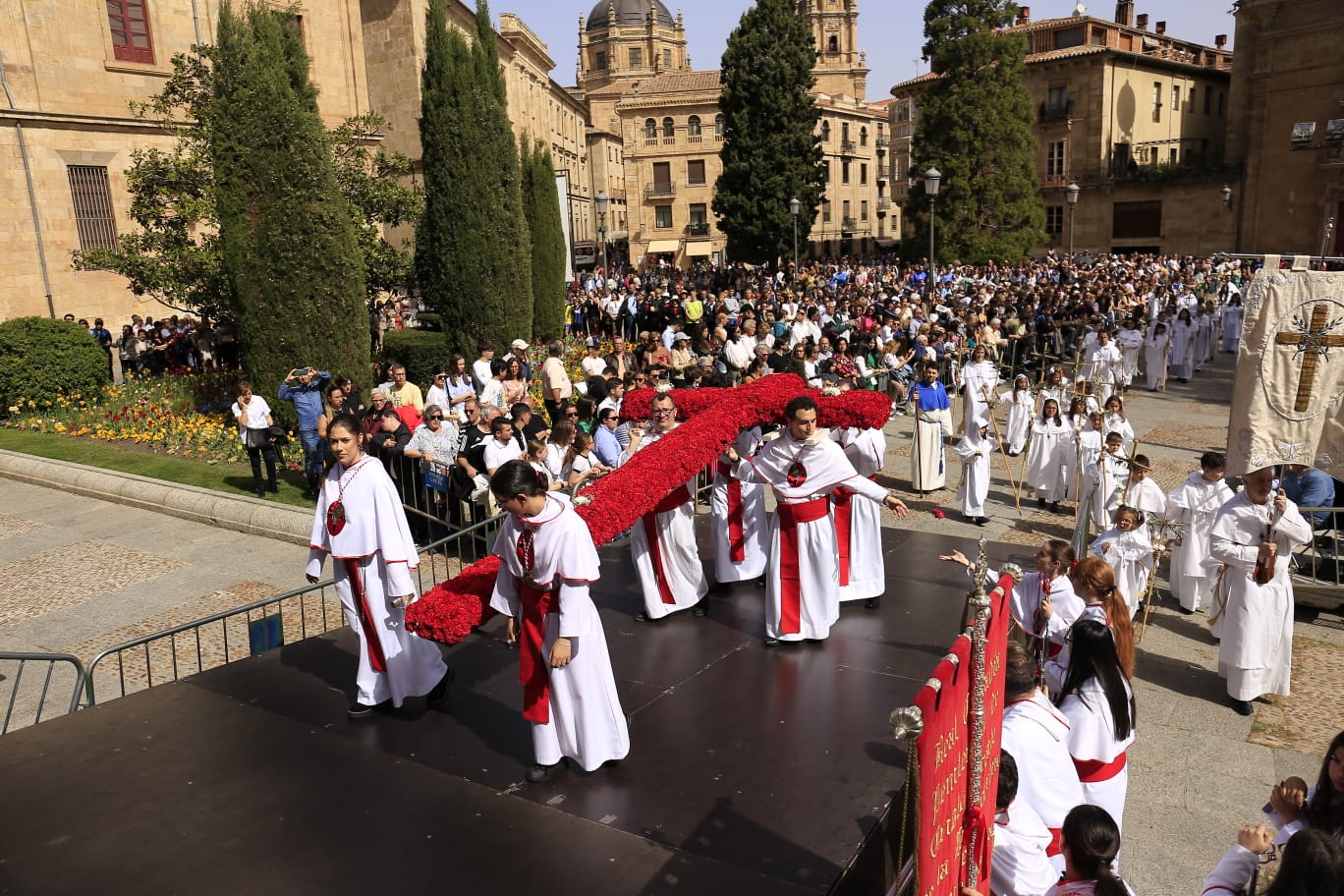 El tradicional Encuentro culmina la Semana Santa salmantina
