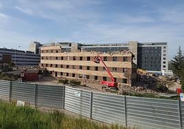 El último framento en pie del viejo edificio del Clínico.