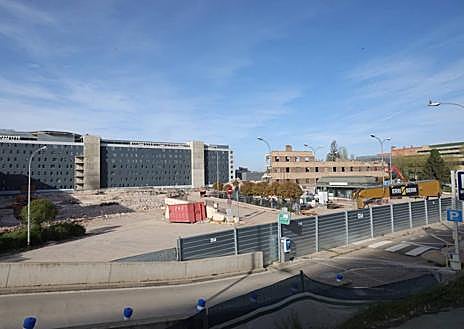 Imagen secundaria 1 - El último pedazo en pie del viejo Hospital de Salamanca a dos meses del final