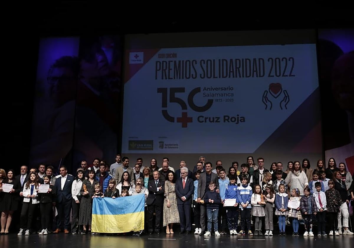 Foto de familia de todos los premiados.
