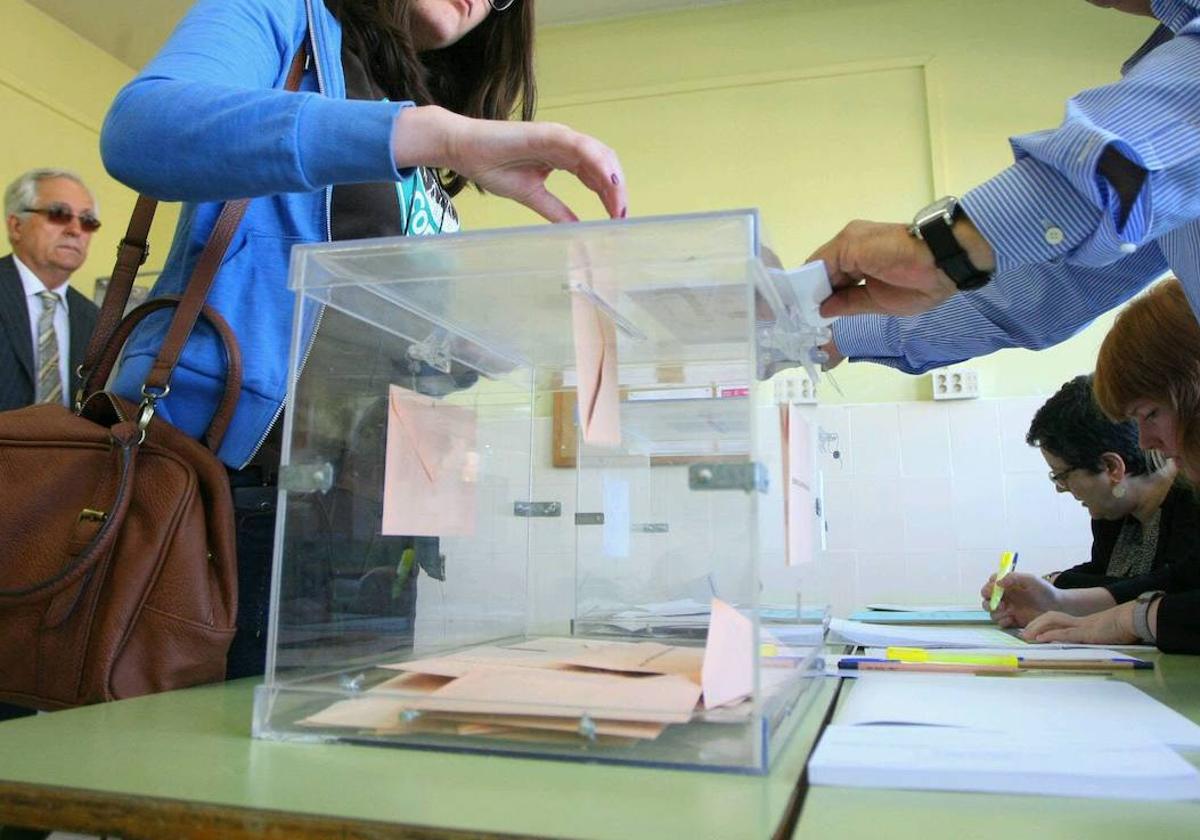 Urna en las últimas elecciones municipales.