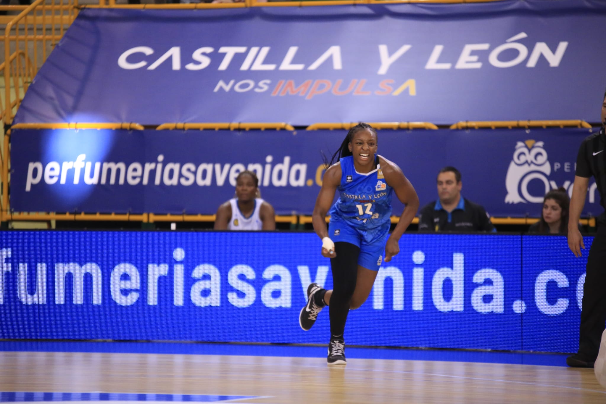 Avenida vence a Jairis y mira al playoff