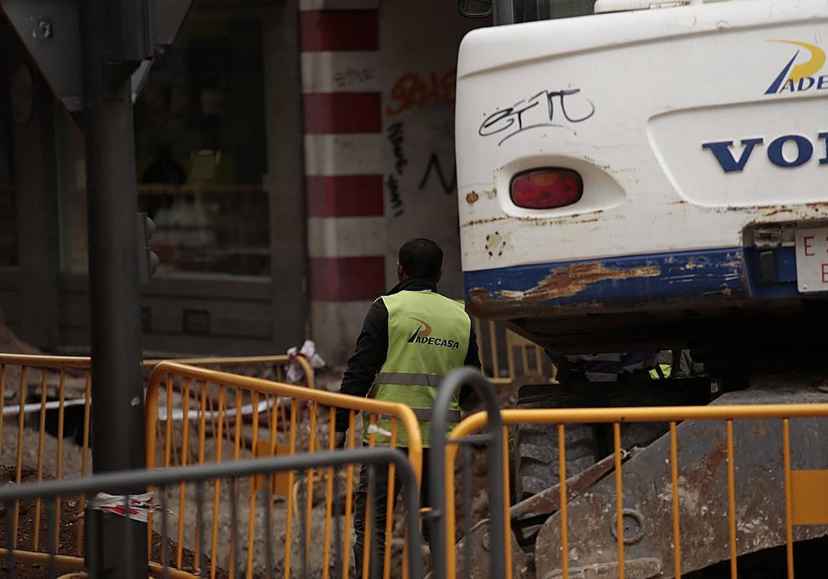 Un trabajador en una obra de Salamanca.