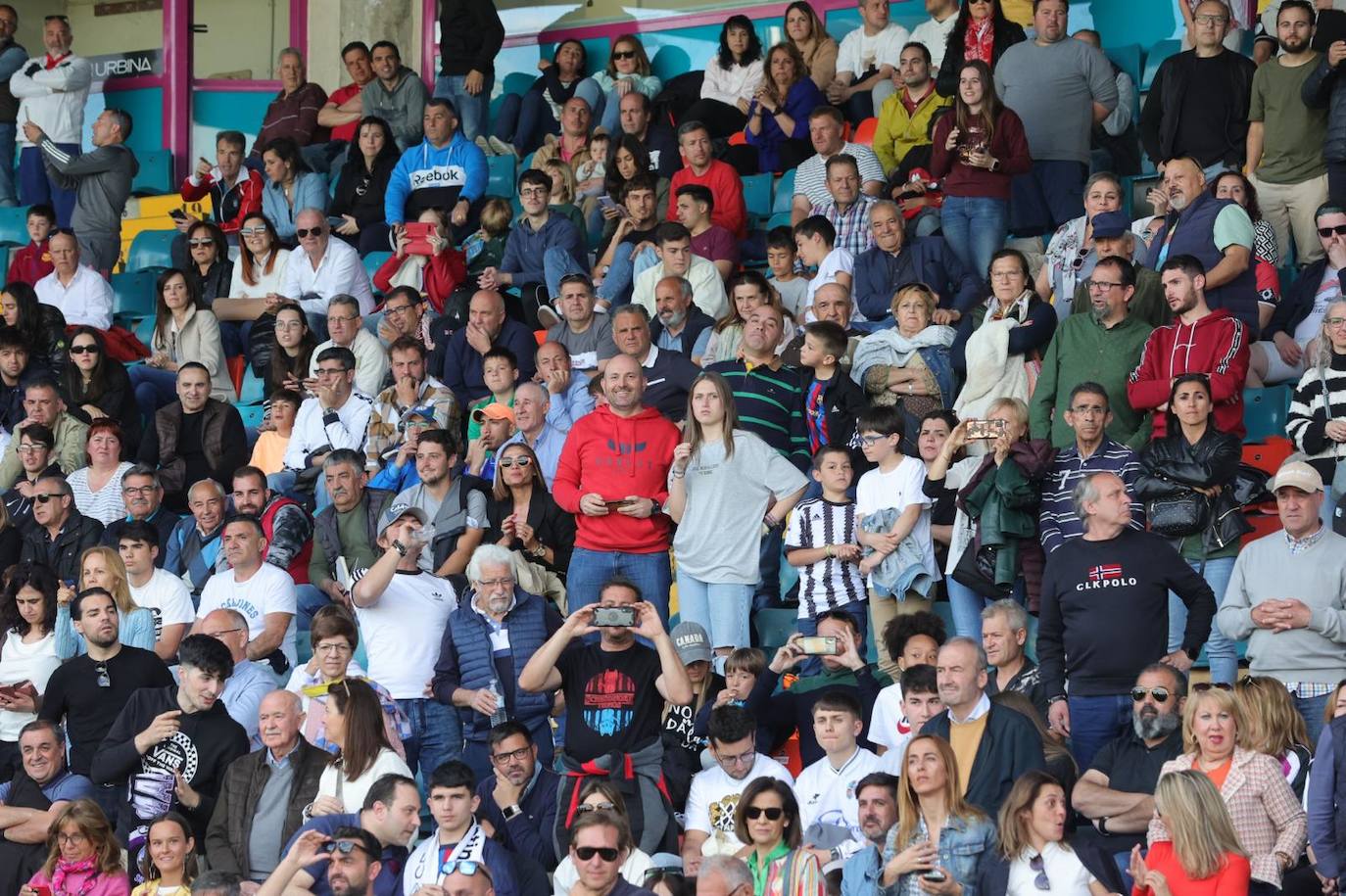 Partido entre veteranos de la UDS y el FC Barcelona por el centenario