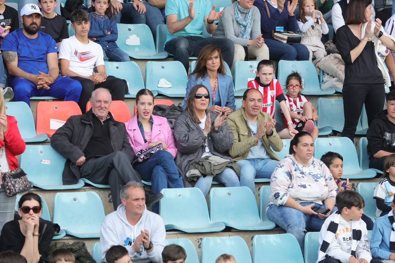 Partido entre veteranos de la UDS y el FC Barcelona por el centenario