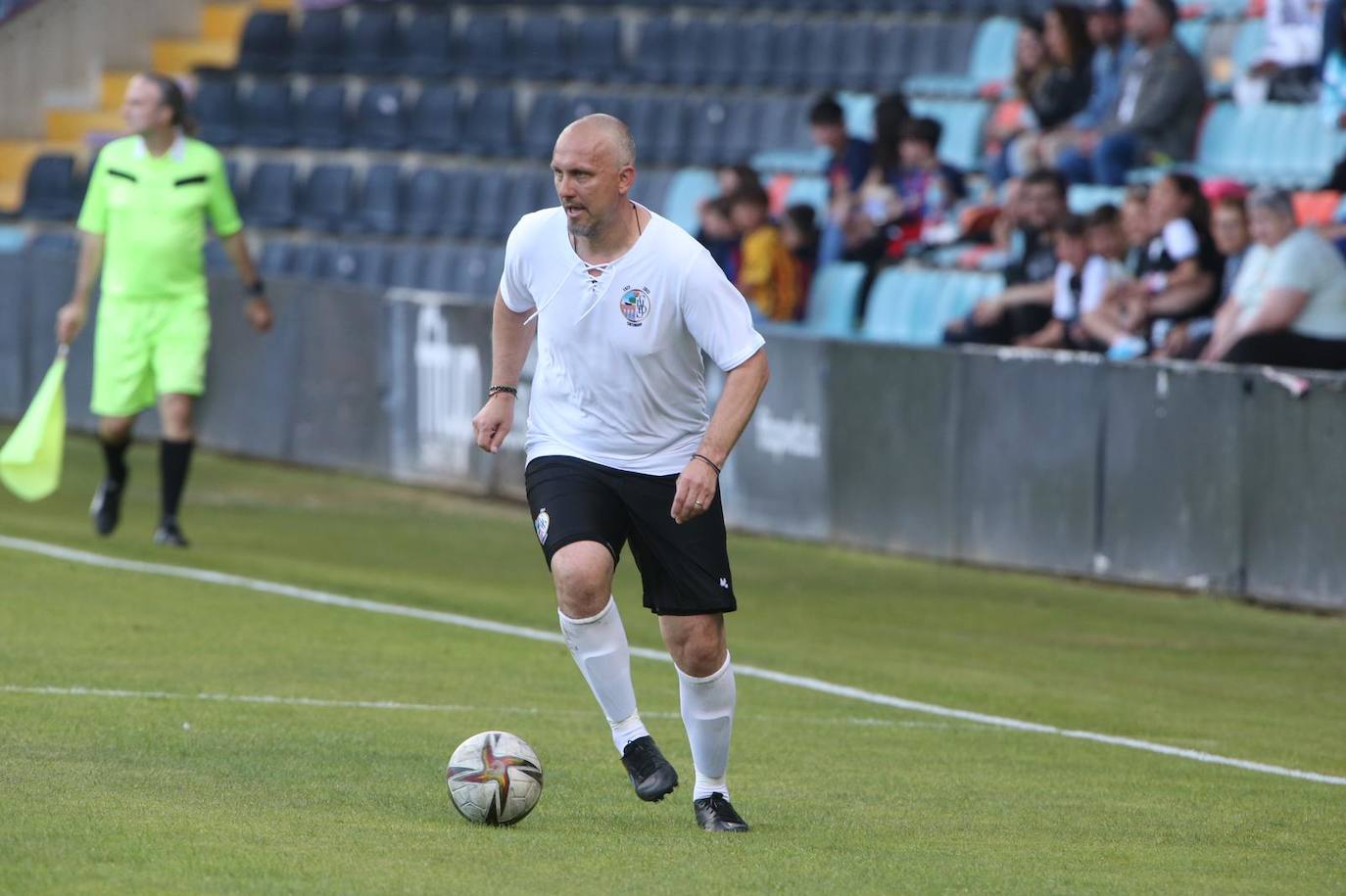 Partido entre veteranos de la UDS y el FC Barcelona por el centenario