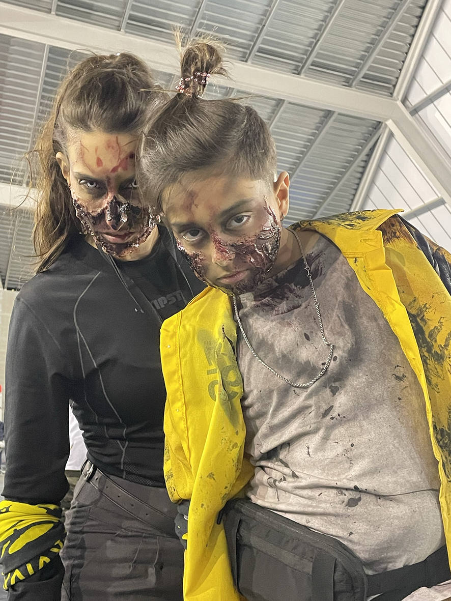 Más de 300 jóvenes participan en el juego de rol Survival Zombie en Carbajosa