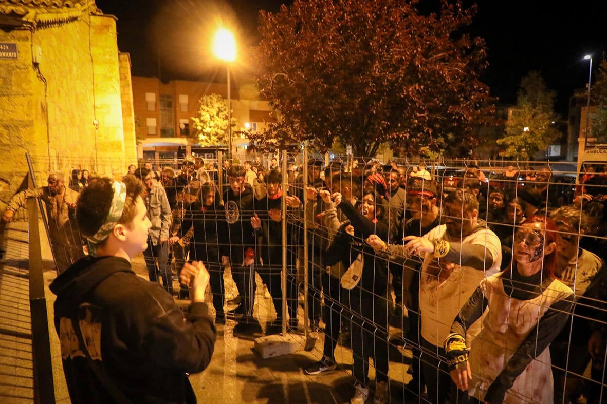 Más de 300 jóvenes participan en el juego de rol Survival Zombie en Carbajosa