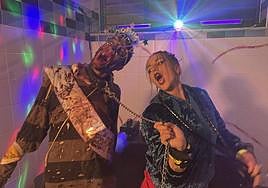 Más de 300 jóvenes participan en el juego de rol Survival Zombie en Carbajosa