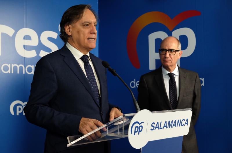 Carlos García Carbayo y Javier Iglesias, en rueda de prensa.